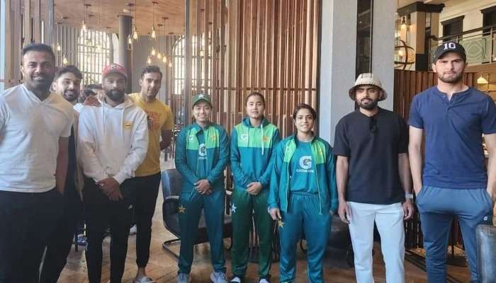 Pakistan Women’s and Men’s Cricket Team met in Leeds